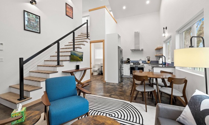 Brentwood-Darlington Casa | Coda - Brand New! Amazing Space