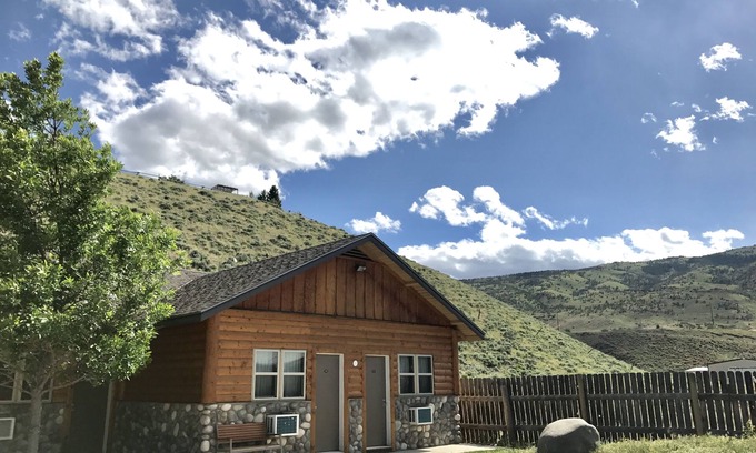 Cody Hotel | Cody Holiday Lodge