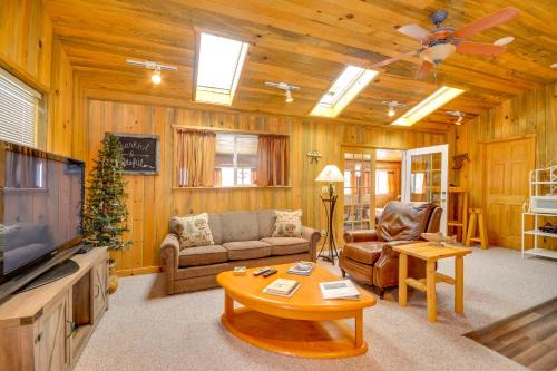 Cody Casa | Cody Vacation Rental Near Cedar Mountain!