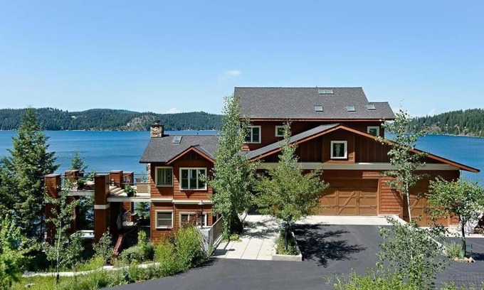 Coeur d'Alene Apartamento | Coeur d 'Alene Lakefront Luxury Retreat con bañera de hidromasaje, sauna, embarcadero y más.