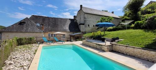 Coly Casa | Coeur de village, maison pour 8 avec piscine