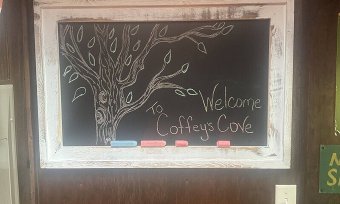 Lenoir Apartamento | Coffey's Cove. Cozy apartment in charming Collettsville NC