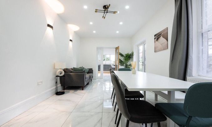Grangetown Casa | Cohost Partners 6-Bed Home Perfect for Groups