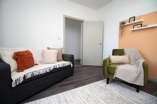 Newport Casa | Cohost Partners Charming 3BR Near City Centre Parking
