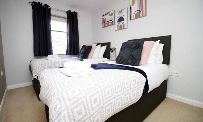 Graig Casa | Cohost Partners Cozy 3BR Home with Garden & Parking