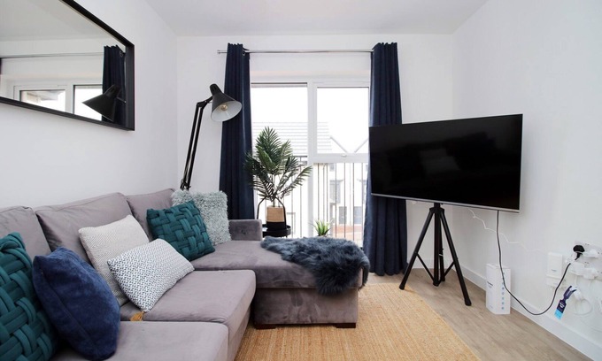 Whitchurch Apartamento | Cohost Partners Stylish 2BR Retreat Free Parking