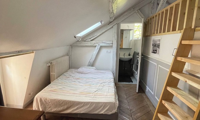 Saint-Georges-du-Bois Cama Y Desayuno | Colas guest rooms with swimming pool for rent Le Mans/Circuit 24 H