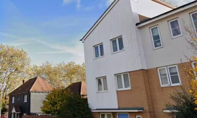Colchester Casa | Colchester Retreat: 4BR 2BATH Ample Street Parking
