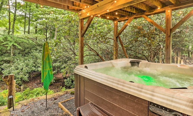 Canton Cabina | 'Cold Mountain Reflections' Cabin w/ Game Room!