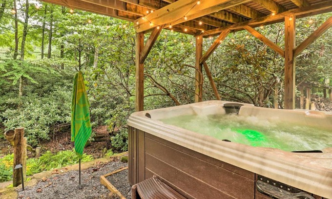 Canton Casa | Cold Mountain Reflections Cabin with Game Room!