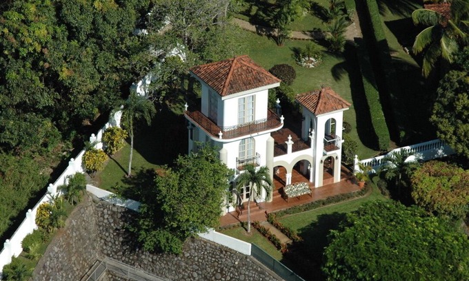 Esparza Otro | Castillo exclusivo $ 12,000 Wk para 8 personas, Tropical, AC, Ocean View Staff 10, Chef