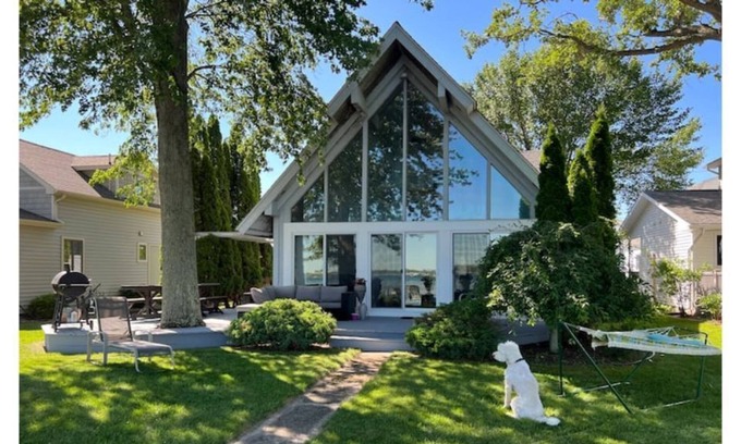 Coldwater Cabina | Coldwater Lake Waterfront Cabin - Boat for Rent