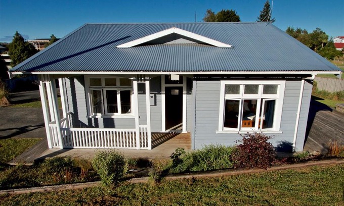 Ohakune Casa | Cole Cottage with Spa - Ohakune Holiday Home