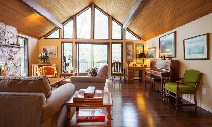 North Saanich Apartamento | Cole's Bay Vacation Retreat Library Room