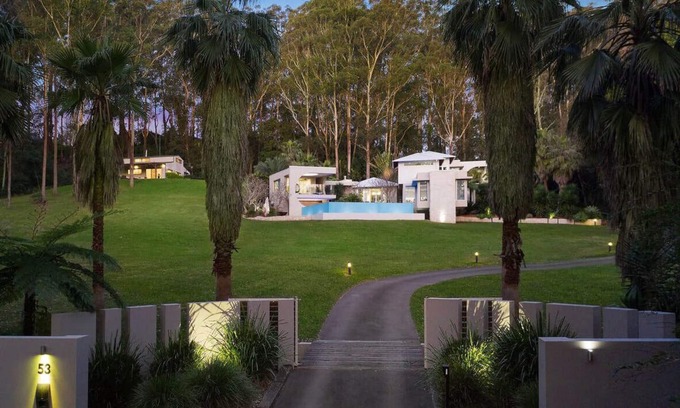 Erina Casa | Colenso Luxury Home, Perfect for Friends & Family