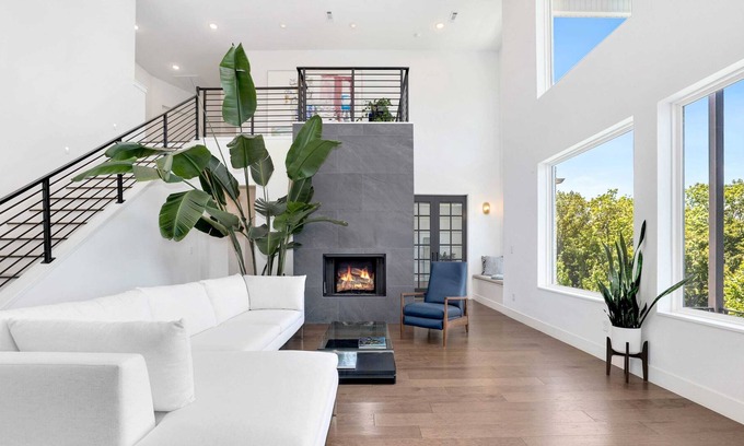 Bentonville Casa | Coler Mountain Retreat - Trail Entry