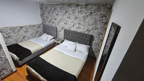Campin Cama Y Desayuno | Colisseum Roma - Vive Claro -El cubo movistar campin
