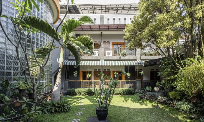 Pasirkaliki Hotel | Collection O Kebon Jeruk Near Taman Balai Kota