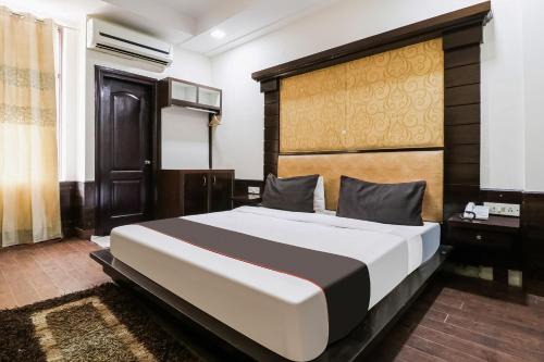 Gurugram Hotel | Collection O Radiant Inn