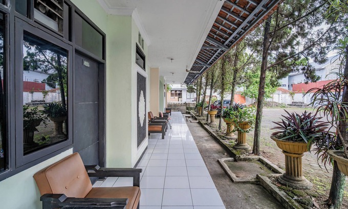 Tasikmalaya Hotel | Collection O Hotel Abadi