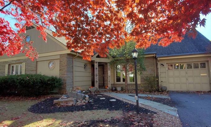 State College Apartamento | College Heights Apt - Spacious 1BR, Full Kitchen, 2 Min Drive to Campus