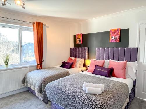 Sheffield Casa | ColleyHouse-private parking-business-group-relocation-SpaciousStylish 4BRHome-Sleeps 10