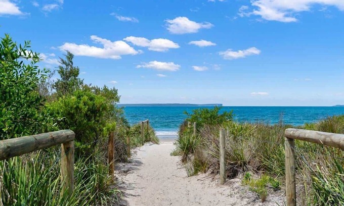 Vincentia Casa | Collingwood - 4BR modern beachfront holiday home