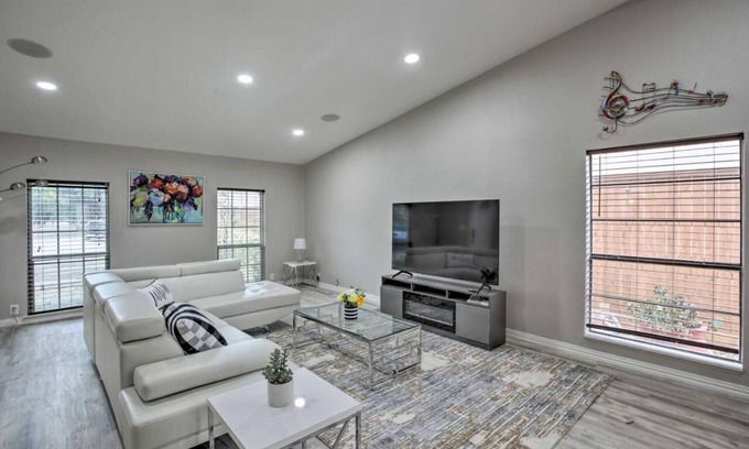 Garland Casa | Collins Family-Friendly Texas Home with Private Pool!