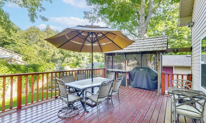 Lake Michigan Beach Casa | Coloma Retreat w/ Fire Pit, Walk to Beaches!