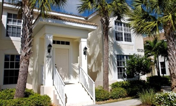 Fort Myers Condominio | Club de Campo Colonial, GATED private Golf Community