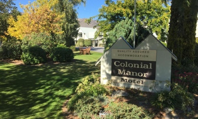 Lowburn Hotel | Colonial Manor Motel