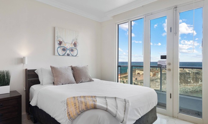 Puerta de Tierra Apartamento | Colonial Old San Juan | Waterfront Studio | Terrace with Coastal Vista