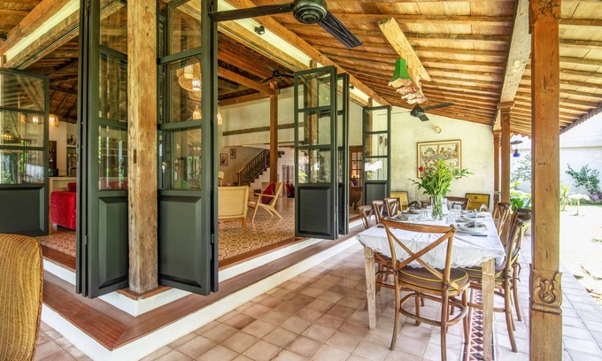 Seminyak Villa | Colonial Style 5BR villa Seminyak centre 5 mins