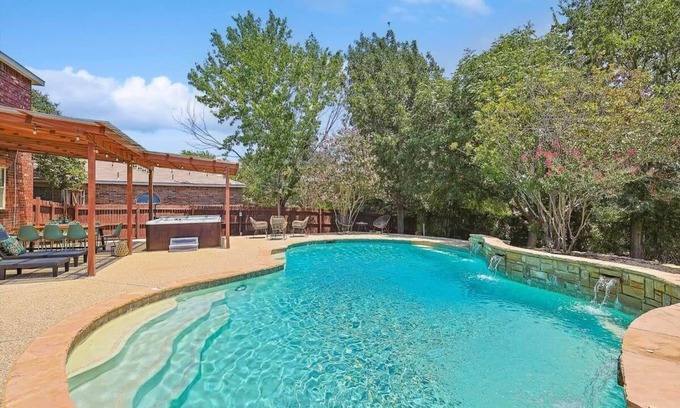 Saginaw Casa | Colonial Style Retreat ft Pool, Cinema, jacuzzi