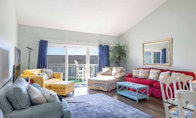 Indian Beach Condominio | Colony By the Sea 307 - Oceanside Condo, 2BR, 2BA, Community Pool!