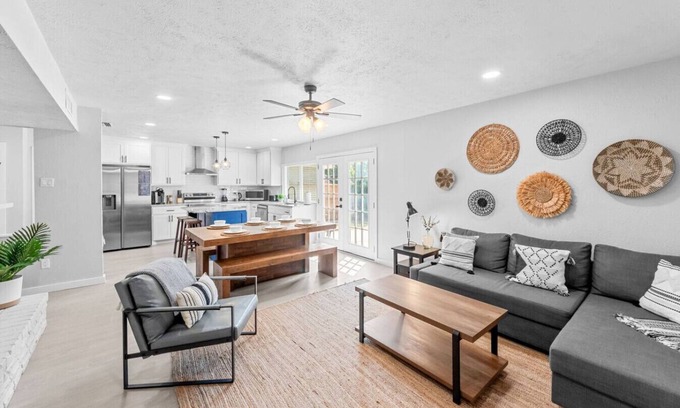The Colony Casa | Colony Retreat | 4 BR | Centrally Located