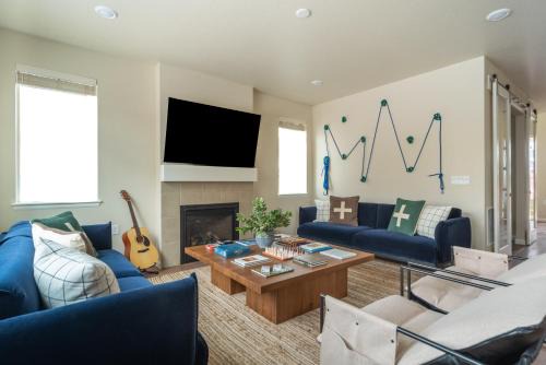 Superior Casa | Colorado Haven: 5bd - Pool & Foosball - 10min UCB
