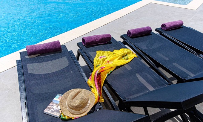 St. Marie Apartamento | Colorful Apartment w/ Seaview and Pool - 3 Min from the Beach - Coral Estate