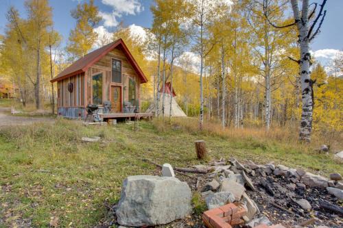 Marble Casa | Colorful Cabin with Teepee, Fire Pits and Mtn Views!