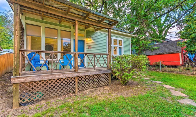 Hillcrest Cabaña | Colorful Cottage w/ Deck ~ 5 Mi to Downtown!