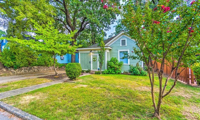 Hillcrest Casa | Colorful Cottage with Deck about 5 Mi to Downtown!