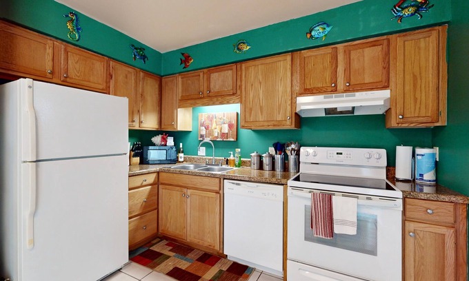 Socastee Casa | Colorful home with water view, close to river access, fishing, with WiFi, AC