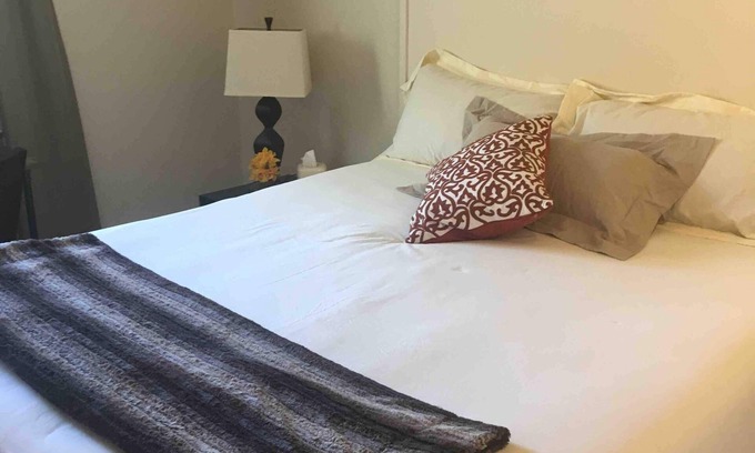 Arvada Plaza Area Condominio | Colorido pintoresco 2BR Colorado Condo Desayuno continental gratis!❤
