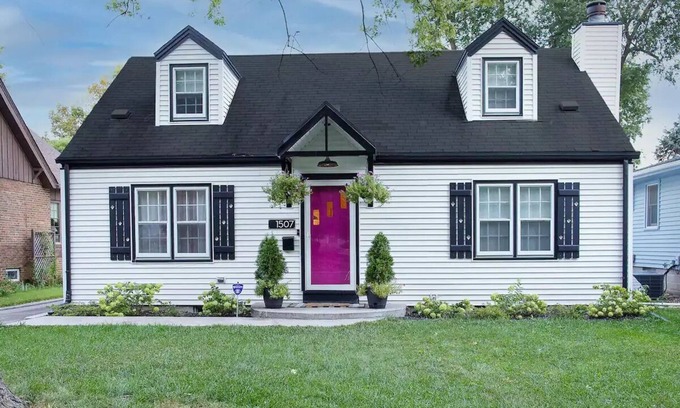 Waveland Park Casa | Colorful & Quiet 3-Bedroom Charmer near Downtown
