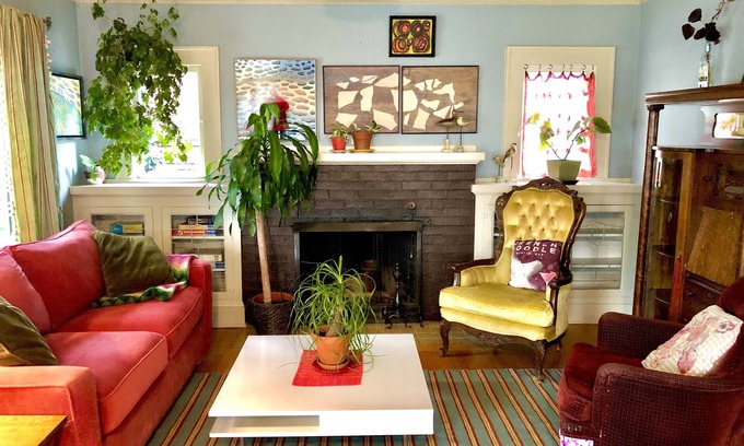 Roseway Casa | Colorful Roseway Bungalow - a classic old Portland charmer!