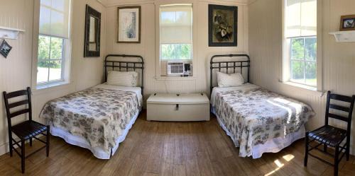 Braden River Casa | Colorful Waterfront Cabin Rentals on the Braden River near Sarasota, Florida
