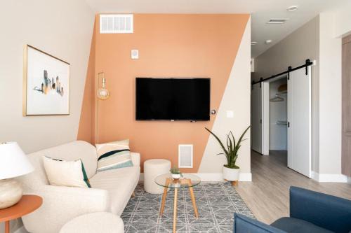 Highland Casa | Colorful Western Vibe - Pet-Friendly - Zuni Lofts