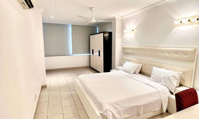 Oyster Bay Apartamento | Colosseum Square Luxury Apartments