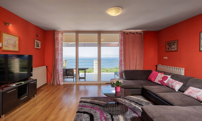 Kostrena Apartamento | Colourful Seaview Apartment, Kostrena, Croatia