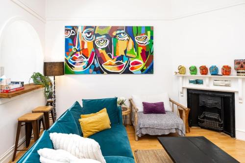 Bondi Apartamento | Colourful Spacious Central 3BDR Balcony AC Parking